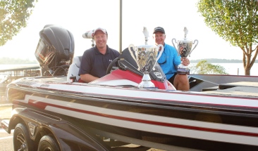 Corey Waldrop & Craig Waldrop Win the 2017 team championship on the Red River presented by Yamaha and take home a new Skeeter FX 20.