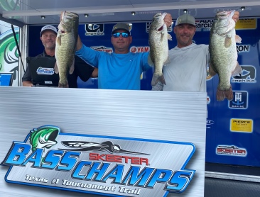 Harman & Scheen win over $20,000 at Day one of the Amistad Double header with 3 fish that went 21.80 lbs. They now lead the AOY race by one point.