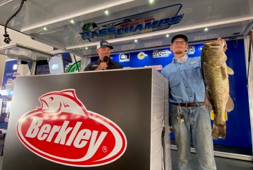 Aaron Anderson tops over 1100 anglers at 15th Annual Berkley Big Bass on Fork & takes home a New Skeeter ZX 200 - Yamaha 200 SHO 