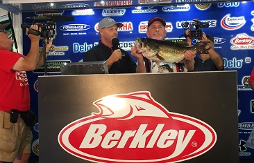 Walter Thomas Jr. tops over 1100 Anglers at the 11th Annual Berkley Big Bass on Fork with a 10.15 and takes home a new Skeeter ZX 200 - Yamaha 200 SHO - Lowrance - Power Pole - Minn-Kota
