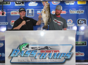 Garett Hall, Kilgore, TX tops a record 1900+ anglers and wins over $70,000 in cash & prizes at Mega Bass on Lake Fork with a 11.38 lb Giant.  