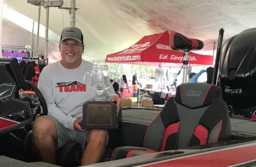 Tim Wilcoxson, Rockwall, TX tops over 2200 anglers at the 26th Annual Skeeter Owners Tournament on Lake Fork with a 9.65. Takes home a new FX 20 - Yamaha SHO - Power Pole Rig