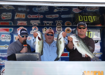 Jerry David and Jon Johnson take home over $15,000 with 3 fish that weigh over 21 lbs.