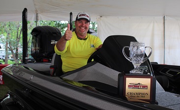 Eric Blane, Montgomery, TX tops a record field of over 2200 Anglers at the 23rd annual Skeeter Owners tournament with a 9.04 and takes home a new Skeeter FX 20 - rigged with Yamaha SHO 250 - Lowrance- Power Poles - Minn Kota 