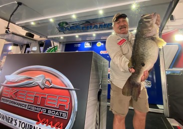 Arlen Hauschild, Seguin, TX tops over 1900 anglers at the 2021 Skeeter Owners tournament on Lake Fork to win a new Skeeter FXR-20