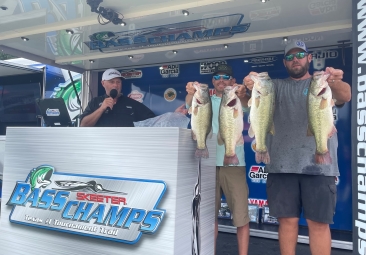 Lambert and Hollingshead win over $33,000 on Tawakoni with 26.00 lbs.  Dean and Peacock win North AOY