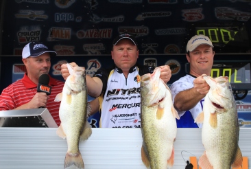 Mike Bates & Tye Heineman take home over $15,000 with 3 fish that weigh 20.85 lbs on a tough lake Falcon.